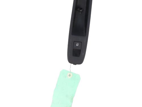 right-rear-window-switch-renault-arkana-i-lcm_-ldn_-2019-30528269 main image