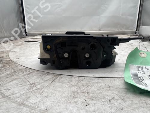 Fechadura frente direita Fechadura frente direita 37246021 37246021