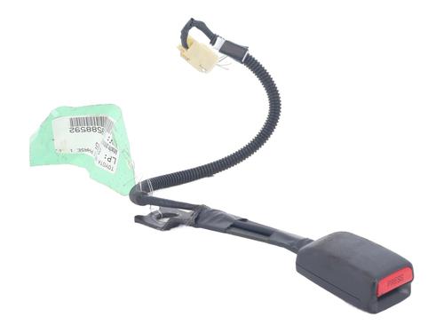 Used Seat buckle TOYOTA YARIS (_P9_) 1.4 D-4D (NLP90_, NLP90R) (90 hp) 31582771