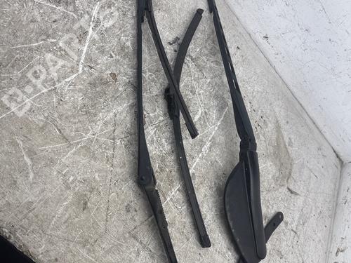 front-windshield-wiper-arm-bmw-5-e60-2001-2002-2003-2004-2005-2006-2007-2008-2009-2010-40239969 main image