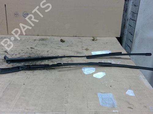 Used Front windshield wiper arm RENAULT CLIO III (BR0/1, CR0/1) 1.2 16V (BR02, BR0J, BR11, CR02, CR0J, CR11) (75 hp) 28212839