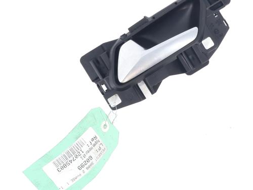 Used Rear left interior door handle Rear left interior door handle PEUGEOT 3008 II SUV (MC_, MR_, MJ_, M4_) 1.5 BlueHDi 130 (131 hp) 32221775 32221775