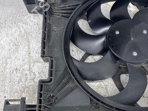 Used Radiator fan Radiator fan RENAULT ZOE (BFM_) ZOE (92 hp) 39957811 39957811