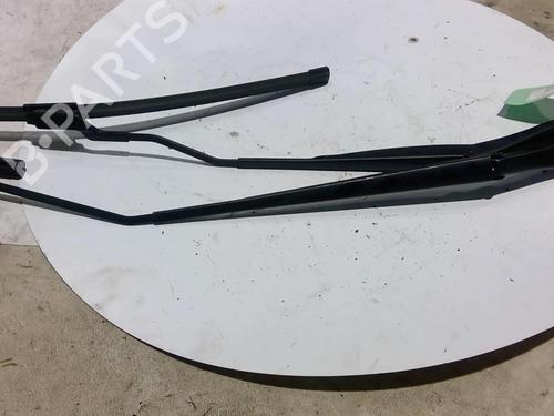 Used Front windshield wiper arm Front windshield wiper arm RENAULT CLIO V (B7_) 1.0 SCe 75 (B7M5) (72 hp) 31927443 31927443