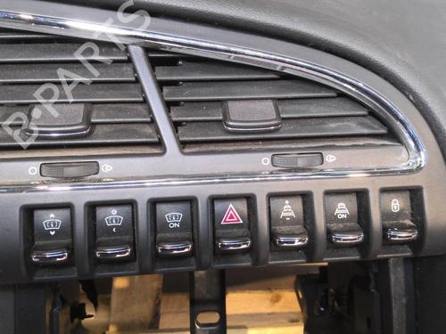 Instrumentbræt PEUGEOT 3008 I MPV (0U_) 1.6 HDi (109 hp) 20351247