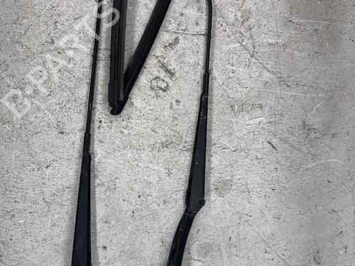 Used Front windshield wiper arm Front windshield wiper arm 37481991 37481991