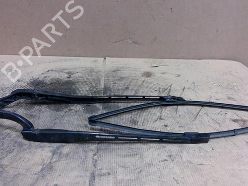 Used Front windshield wiper arm AUDI A4 B7 (8EC) 1.9 TDI (116 hp) 31754866