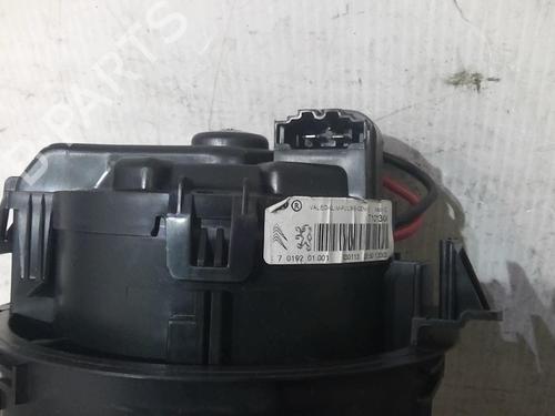 Used Heater blower motor Heater blower motor PEUGEOT 208 I (CA_, CC_) 1.6 HDi (92 hp) 20352477 20352477