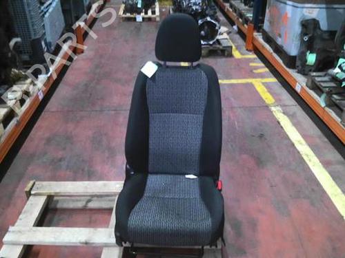 Used Right front seat TOYOTA YARIS (_P13_) 1.0 (KSP130_, KSP130) (69 hp) 29896705
