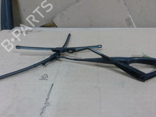 front-windshield-wiper-arm-renault-arkana-i-lcm_-ldn_-2019-32687981 main image