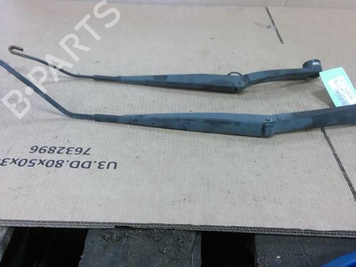 Used Front windshield wiper arm CHEVROLET CRUZE (J300) 2.0 CDI (163 hp) 26183491