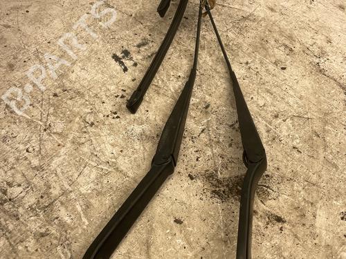 front-windshield-wiper-arm-ford-kuga-i-2008-2009-2010-2011-2012-39957821 main image
