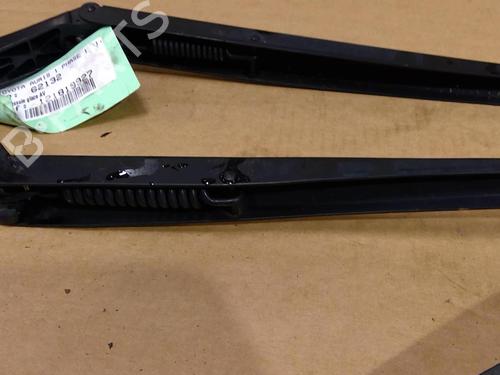 front-windshield-wiper-arm-toyota-auris-_e15_-2006-2007-2008-2009-2010-2011-2012-2013-32670607 main image