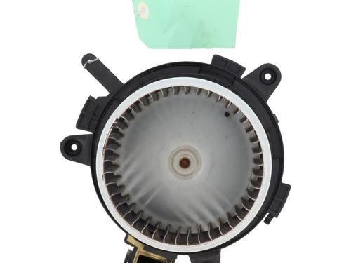 Used Heater blower motor PEUGEOT 3008 II SUV (MC_, MR_, MJ_, M4_) 1.2 THP/ PureTech 130 (MRHNSM, MRHNSU, MRHNSJ, MRHNYW,... (131 hp) 28683833
