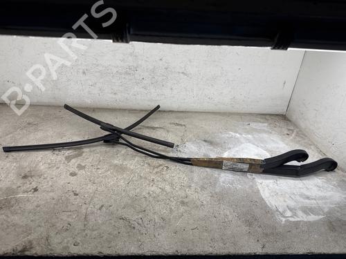 Used Front windshield wiper arm Front windshield wiper arm 37716808 37716808