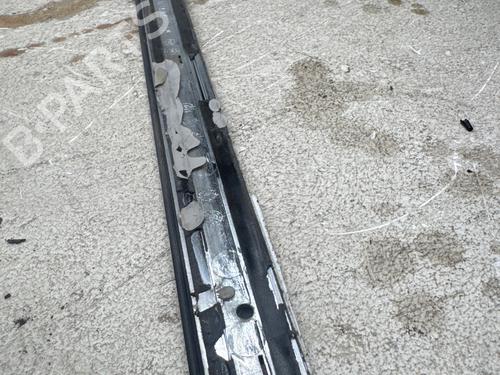 door-moulding-trim-cadillac-sts-2004-2005-2006-2007-37743011 main image