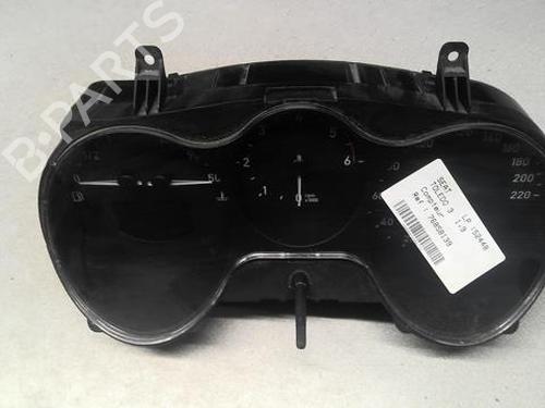 Used Instrument cluster SEAT TOLEDO III (5P2) 1.9 TDI (105 hp) 21810235