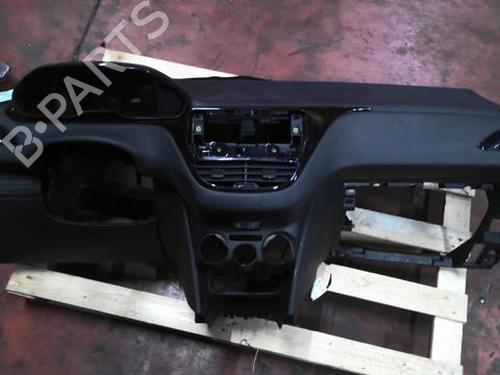 Used Dashboard Dashboard PEUGEOT 208 I (CA_, CC_) 1.4 HDi (68 hp) 30261746 30261746