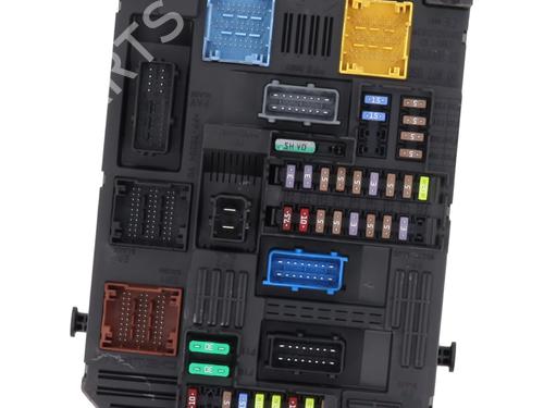 Used Fuse box PEUGEOT 3008 II SUV (MC_, MR_, MJ_, M4_) 1.2 THP/ PureTech 130 (MRHNSM, MRHNSU, MRHNSJ, MRHNYW,... (131 hp) 28683832