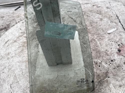 Dør rude højre bagtil Dør rude højre bagtil 38636951 38636951