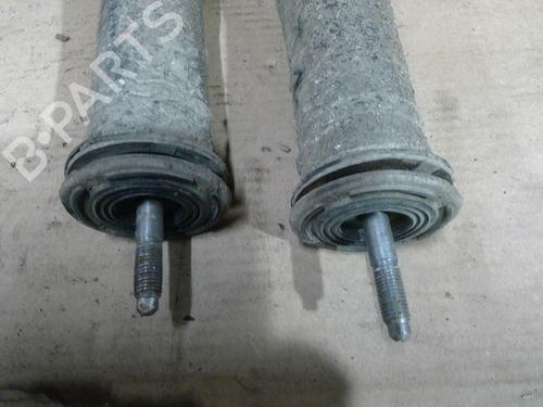 Used Right rear shock absorber Right rear shock absorber TOYOTA YARIS (_P9_) 1.4 D-4D (NLP90_, NLP90R) (90 hp) 31987997 31987997