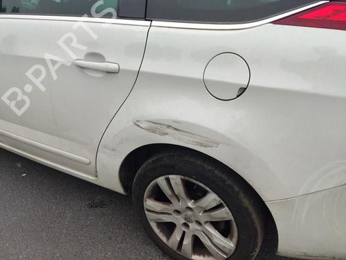 Fuse box PEUGEOT 5008 (0U_, 0E_) 1.6 HDi | BP30147837E1