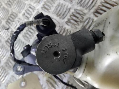 Used Brake master cylinder SKODA OCTAVIA II Combi (1Z5) 1.6 TDI (105 hp) 20370442