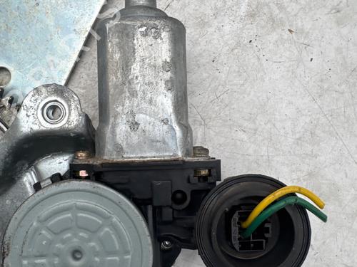 Used Rear right window mechanism Rear right window mechanism TOYOTA RAV 4 II (_A2_) 2.0 D 4WD (CLA20_, CLA21_, CLA20R, CLA21R) (116 hp) 35939609 35939609