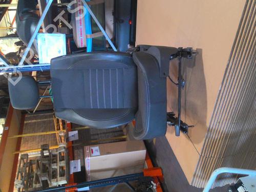 Asiento delantero izquierdo Asiento delantero izquierdo RENAULT LAGUNA III (BT0/1) 2.0 dCi (BT07, BT0J, BT14, BT1A, BT1S) (131 hp) 36874928 36874928
