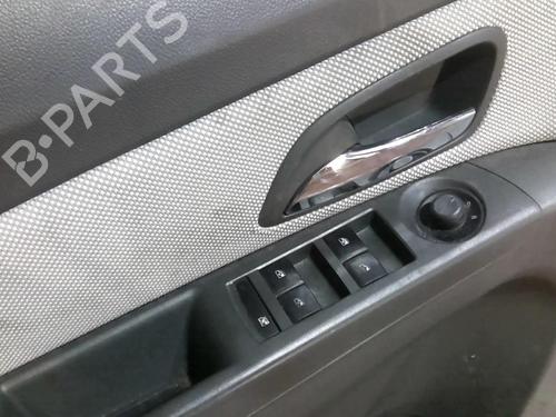left-front-door-chevrolet-cruze-j300-20-cdi-95987757-2009-22004667 main image
