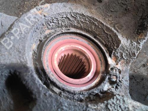 Used Right front steering knuckle Right front steering knuckle RENAULT CLIO III (BR0/1, CR0/1) 1.5 dCi (C/BR0G, C/BR1G) (68 hp) 26156469 26156469