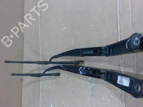 Used Front windshield wiper arm KIA SPORTAGE III (SL) 1.7 CRDi (116 hp) 30546491
