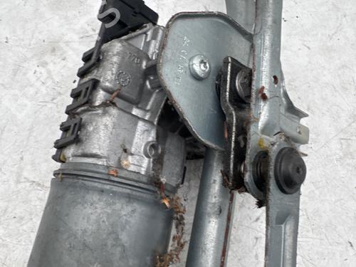 rear-wiper-motor-peugeot-208-i-ca_-cc_-2012-2013-2014-2015-2016-2017-2018-2019-2020-2021-35902837 main image