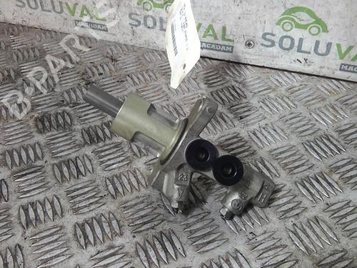 Used Brake master cylinder BMW 1 (E87) 118 d (122 hp) 21558024