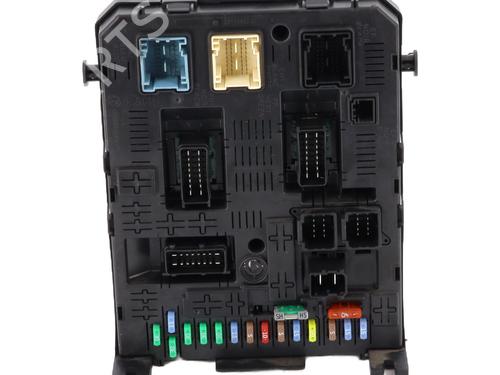 Used Fuse box PEUGEOT 5008 (0U_, 0E_) 2.0 HDi 150 / BlueHDi 150 (150 hp) 20598611