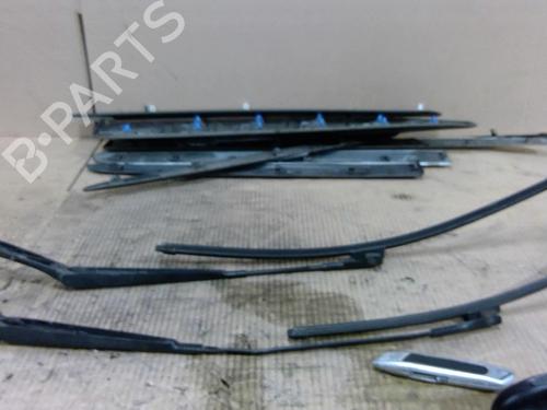 Used Front windshield wiper arm AUDI A3 (8P1) 2.0 TDI 16V (140 hp) 27637510