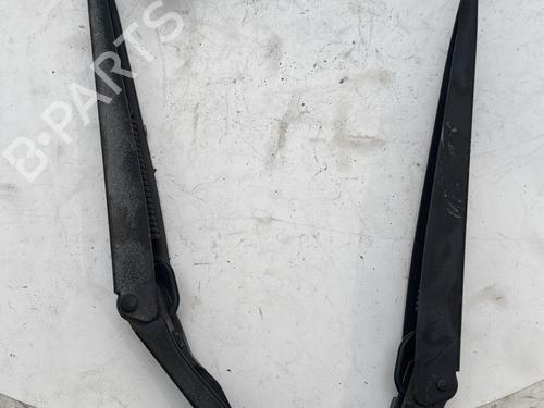 Used Front windshield wiper arm Front windshield wiper arm NISSAN MICRA III (K12) 1.5 dCi (68 hp) 33945713 33945713
