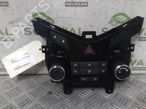 Used Climate control Climate control CHEVROLET CRUZE (J300) 2.0 CDI (125 hp) 21592444 21592444