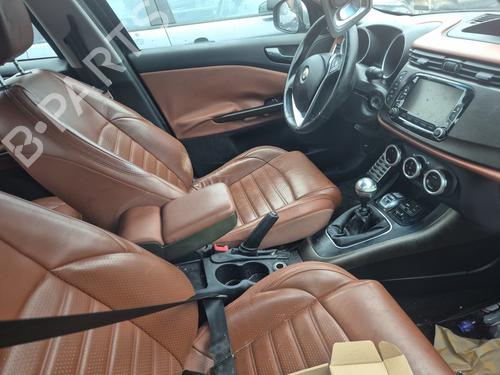 Front left door window ALFA ROMEO GIULIETTA (940_) 2.0 JTDM (940.FXL1A) | BP32375573C18 