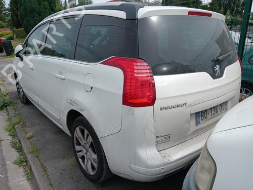 Fuse box PEUGEOT 5008 (0U_, 0E_) 1.6 HDi | BP30147837E1