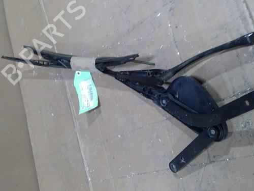Used Front windshield wiper arm MERCEDES-BENZ C-CLASS (W203) C 220 CDI (203.006) (136 hp) 30538361