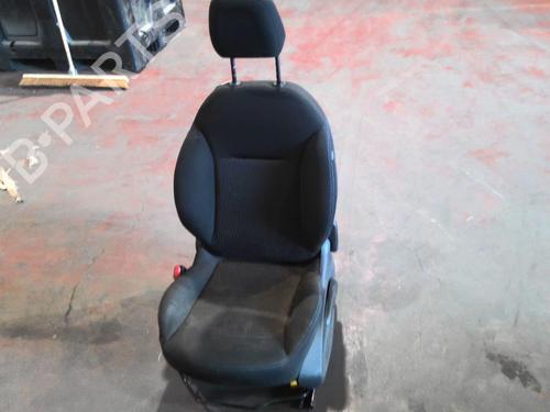 Stoel links voor PEUGEOT 208 I (CA_, CC_) 1.6 HDi / BlueHDi 75 (75 hp) 26466396