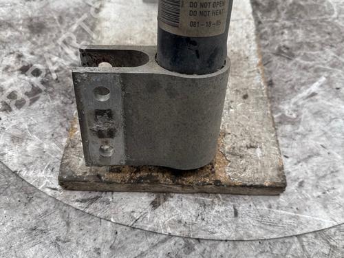 Used Right front shock absorber Right front shock absorber 38002373 38002373