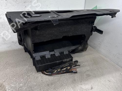 vano-posta-oggetti-audi-q2-gab-gag-2016-37743008 main image