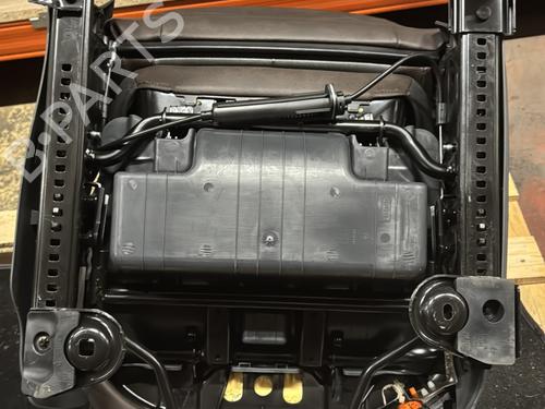 Sæde højre fortil Sæde højre fortil FIAT 500 (312_) 1.2 (312AXA1A) (69 hp) 33945515 33945515