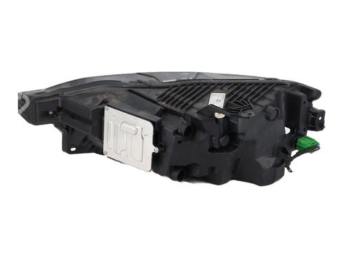 Used Right headlight Right headlight VOLVO XC60 II (246) T6 Plug-In Hybrid AWD (340 hp) 32739232 32739232