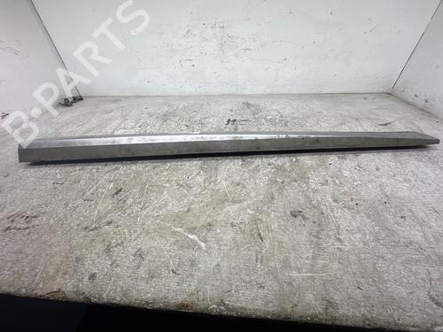 Used Door moulding trim Door moulding trim RENAULT MEGANE III Hatchback (BZ0/1_, B3_) 1.6 dCi (BZ00, BZ12, BZ13) (130 hp) 40031278 40031278