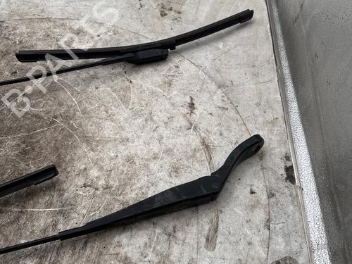 Used Front windshield wiper arm Front windshield wiper arm CITROËN BERLINGO Box Body/MPV (B9) 1.6 HDi 75 (75 hp) 26185004 26185004
