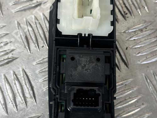 Used Left front window switch Left front window switch RENAULT TRAFIC III Bus (JG_) [2014-2026] 24517521 24517521