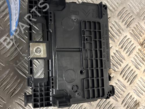 Used Fuse box Fuse box 38607694 38607694